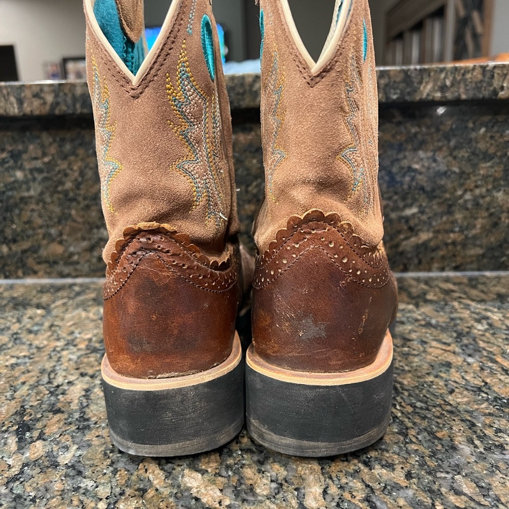 Size 8.5 Ariat fatbaby boots - Picture 5 of 5